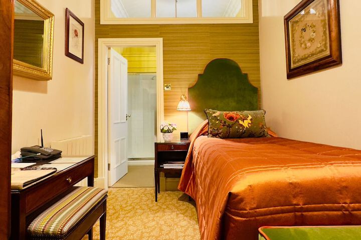 Room 48 of 99