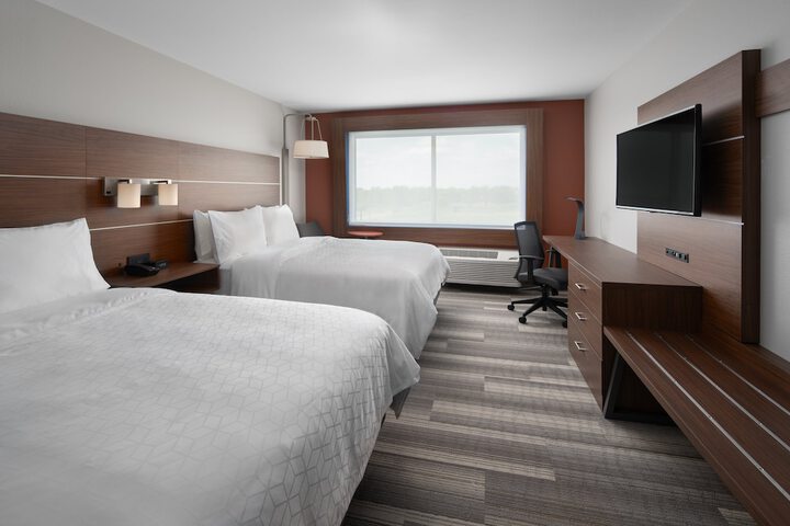 2 Queen Beds (7 of 9)