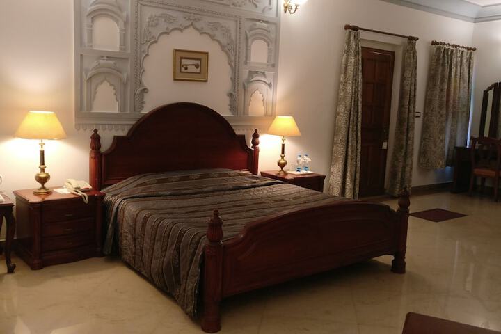 Room 13 of 63