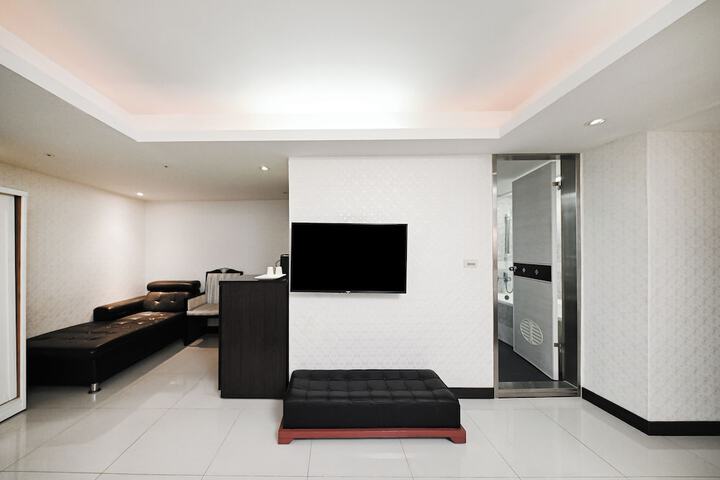 Room 37 of 70