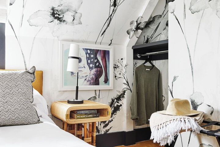 Room 27 of 116