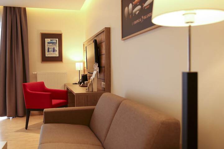 Room 9 of 131