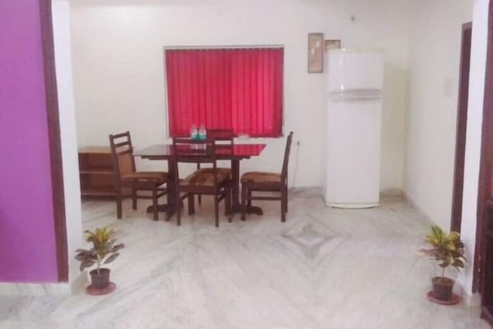 Room 5 of 8