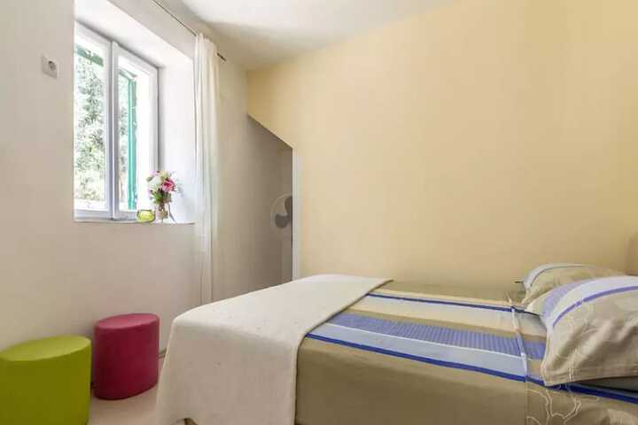 Room 2 of 18