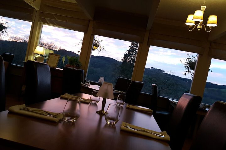 Dining 32 of 50