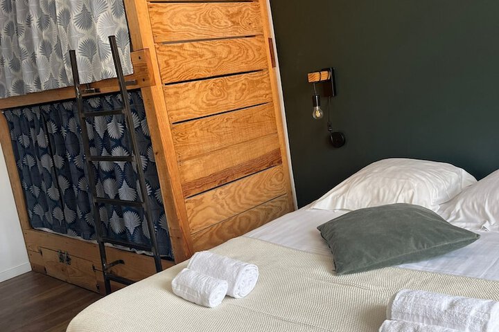 Room 11 of 38