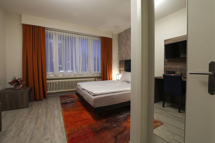 Room 7 of 31