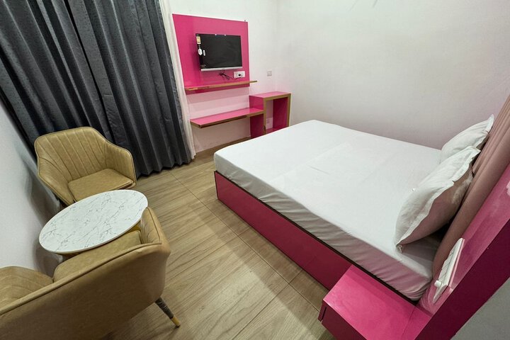 Room 12 of 26