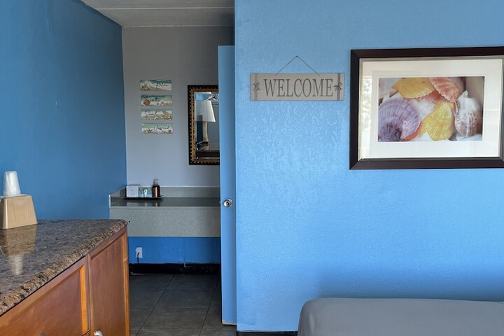 Room 10 of 34