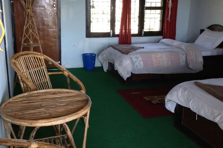 Room 4 of 77