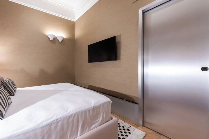 Room 26 of 61
