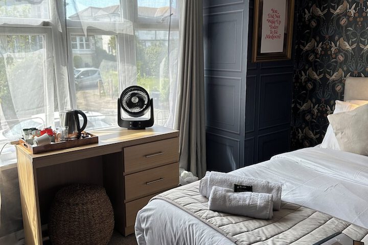 Room 33 of 171