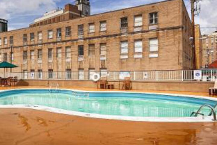 Pool 4 of 5