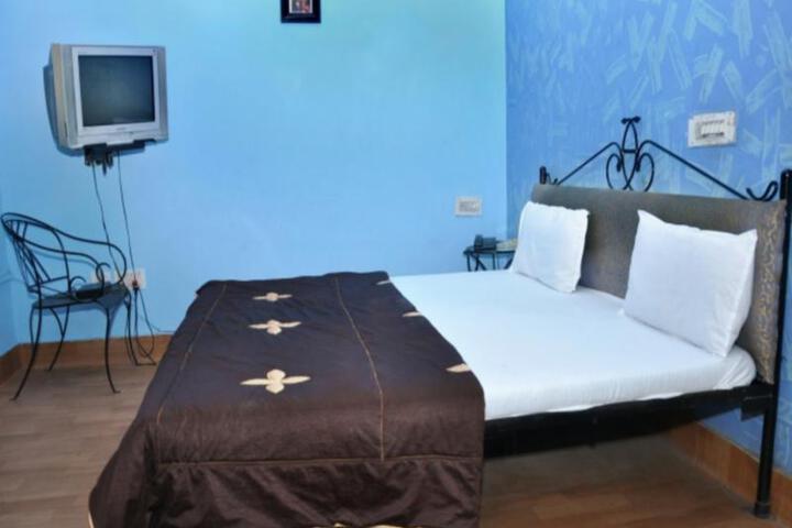 Room 4 of 7