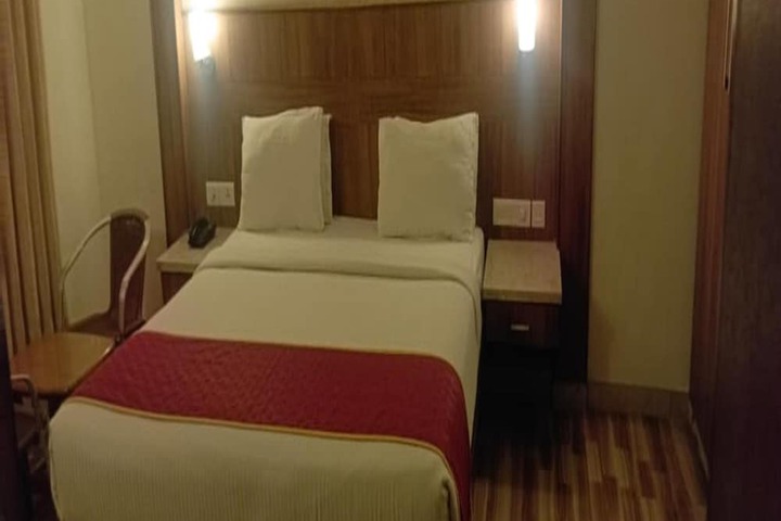 Room 8 of 19