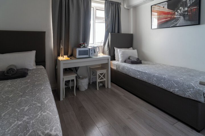 Room 26 of 121