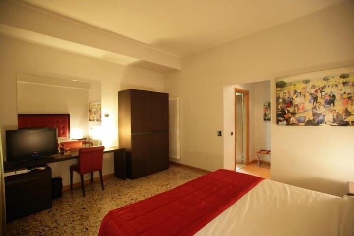 Room 14 of 31