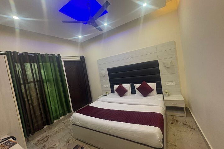Room 3 of 10