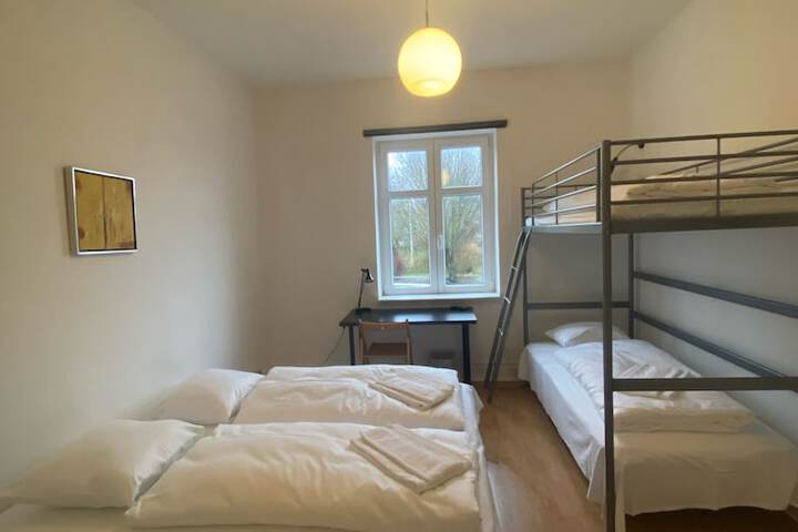 Room 5 of 16