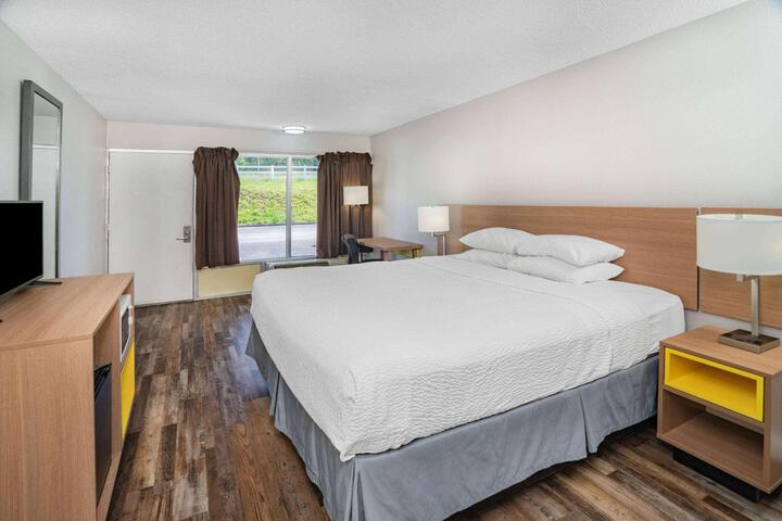 2 Double Beds (3 of 8)