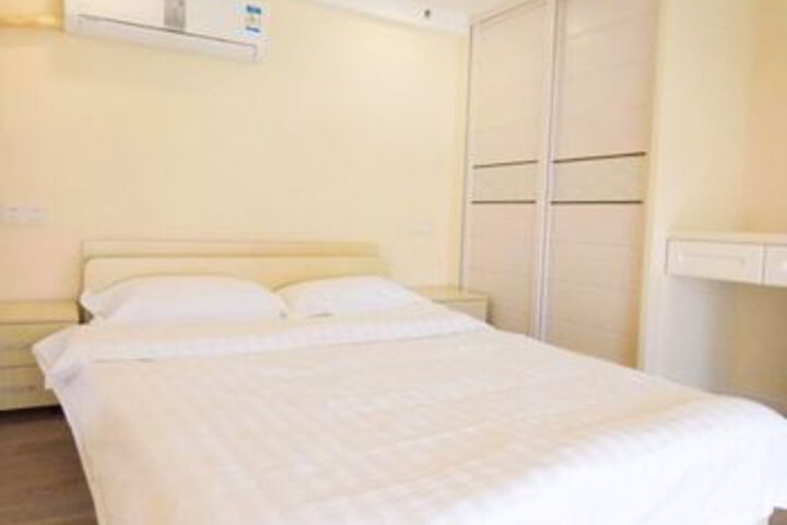 Room 11 of 32