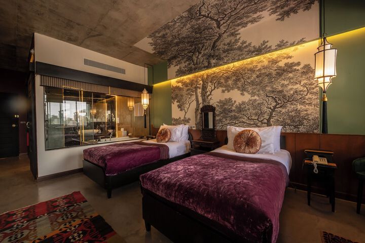 Room 22 of 48
