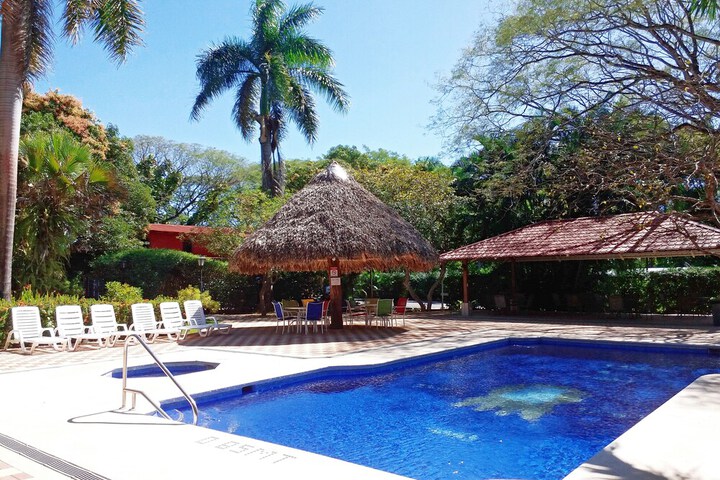 Pool 10 of 25