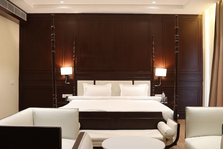 Room 6 of 24