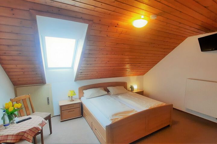 Room 12 of 42