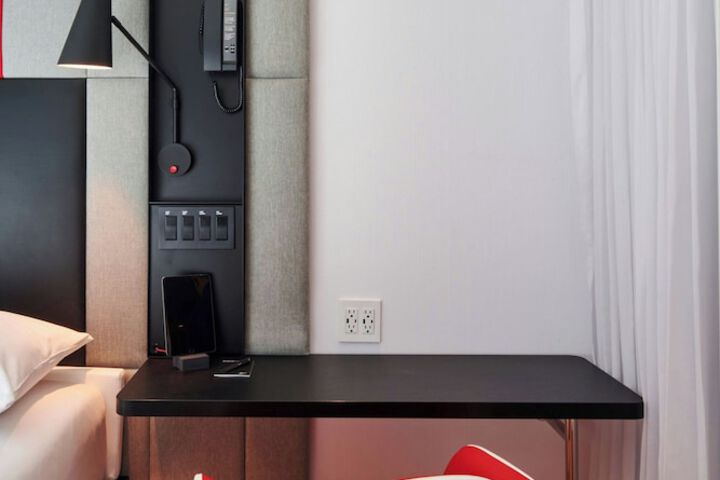 Room 16 of 26