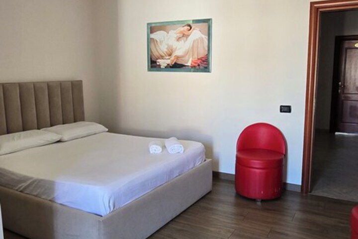 Room 6 of 17