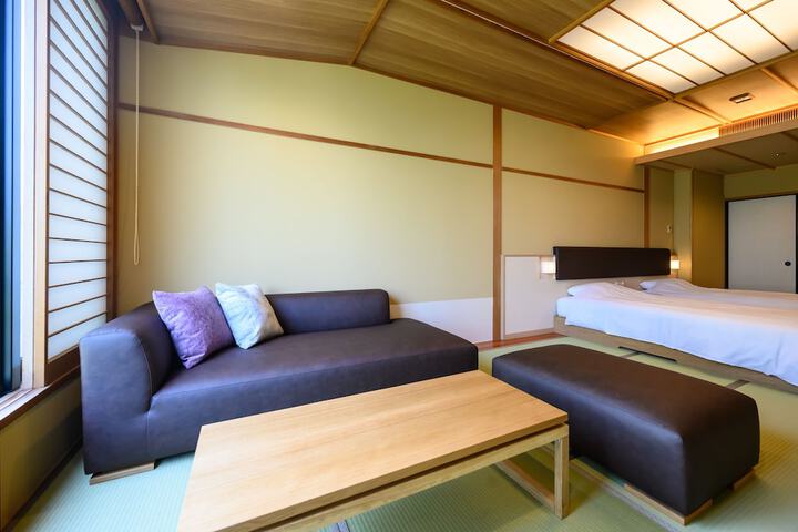 Room 11 of 33