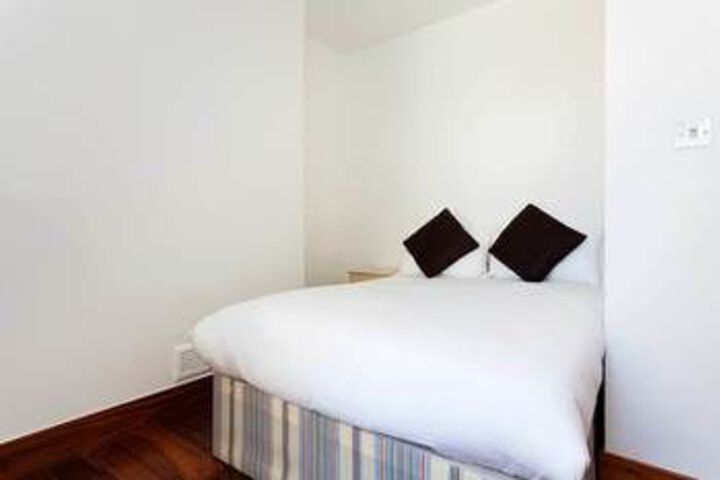 Room 8 of 16