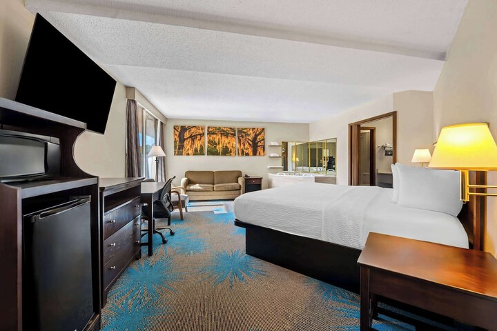 1 King Bed (8 of 11)