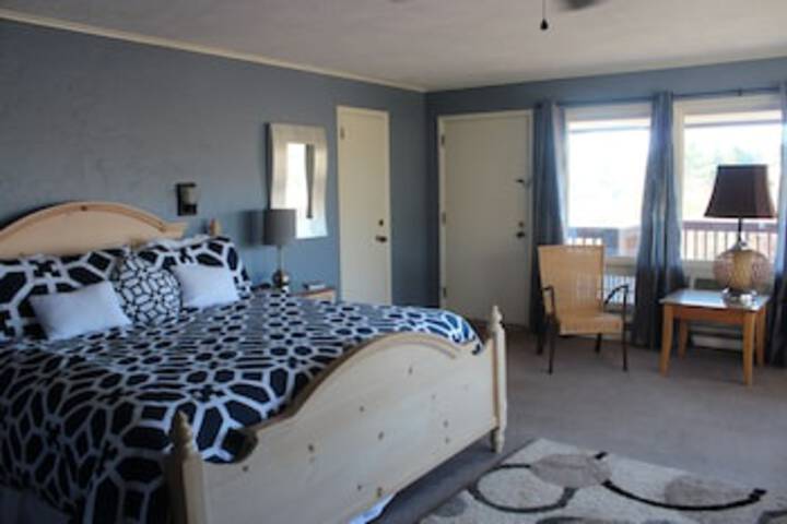Room 37 of 243