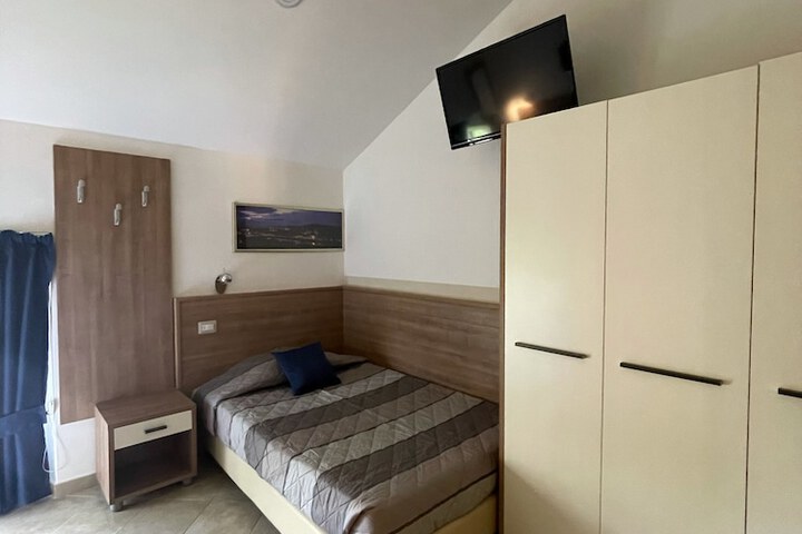 Room 9 of 35
