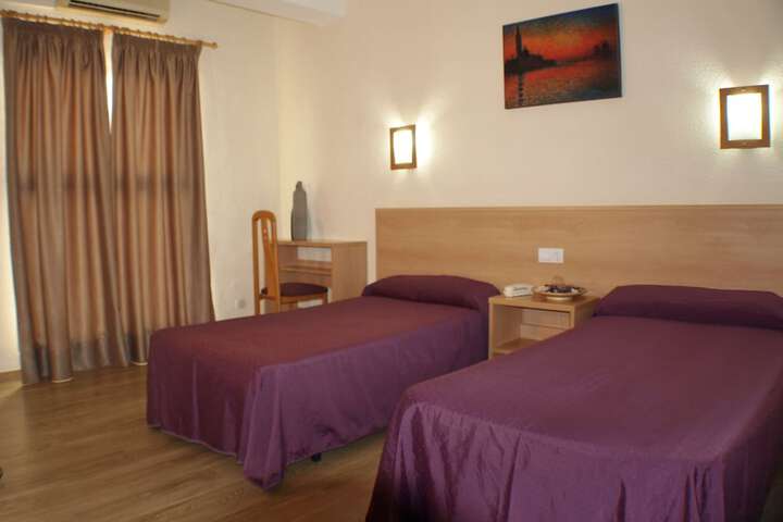 Room 8 of 33