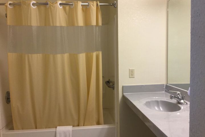 2 Beds Queen Bed (4 of 9)