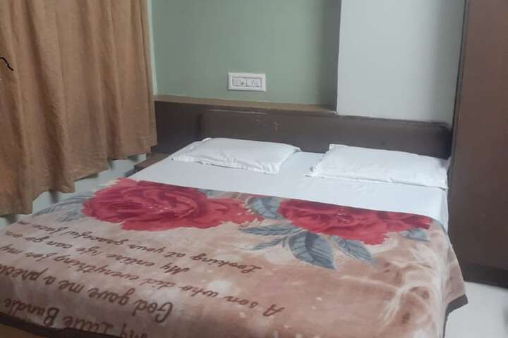 Room 5 of 10