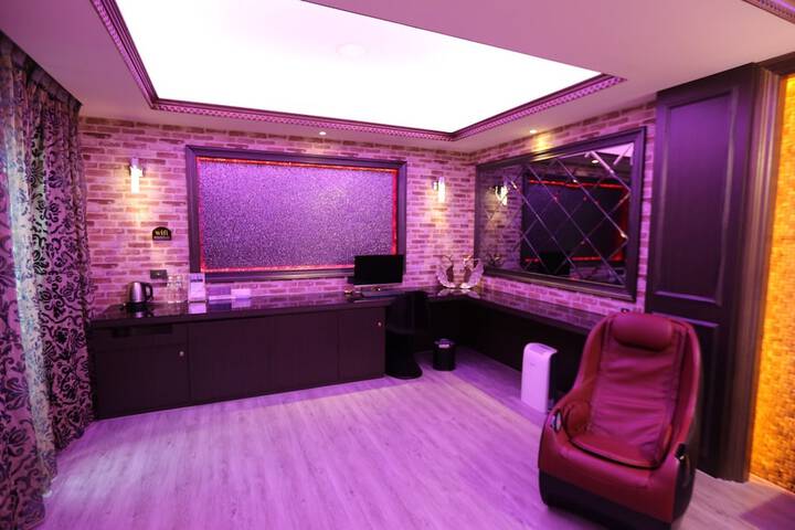Room 32 of 70