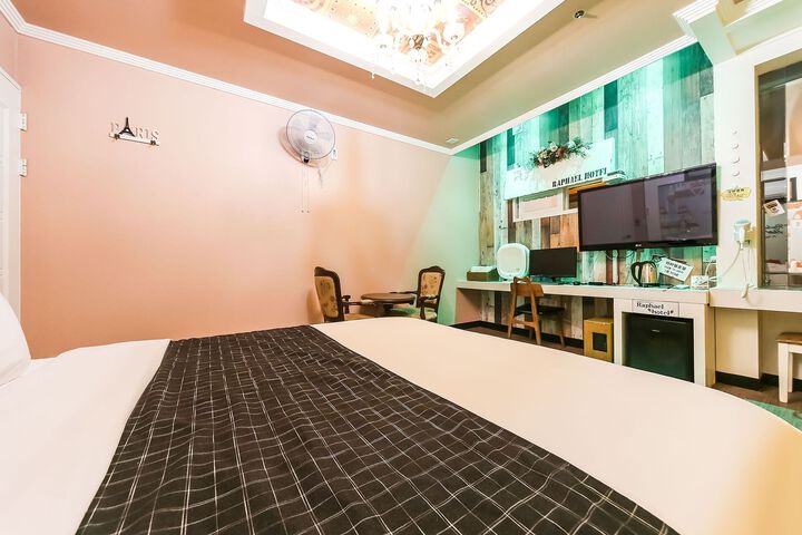 Room 43 of 80