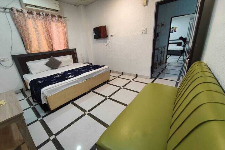 Room 33 of 92