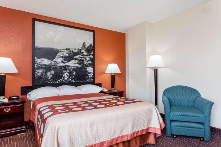1 King Bed (7 of 8)