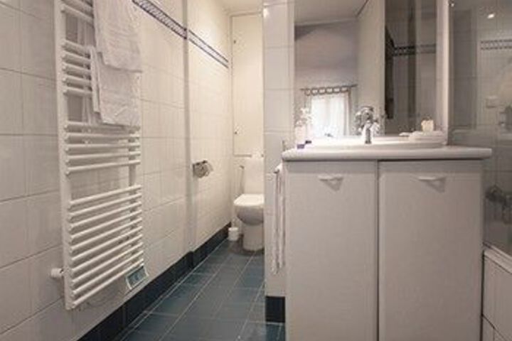 Room 6 of 71