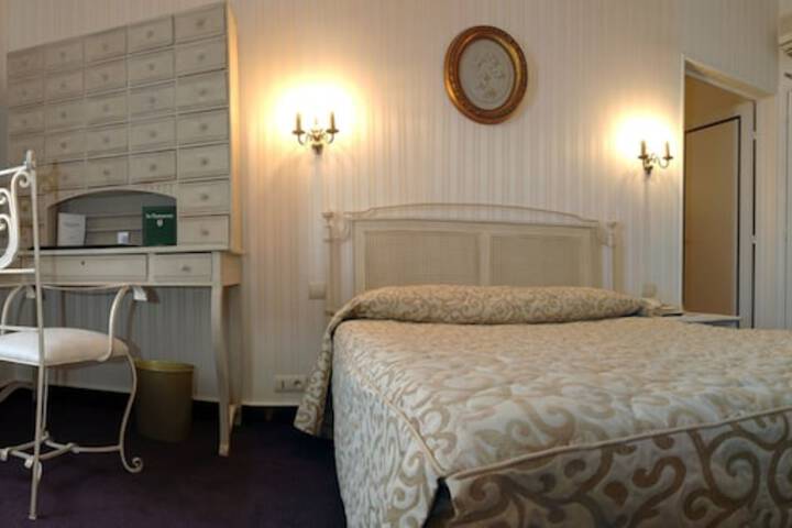 Room 8 of 42