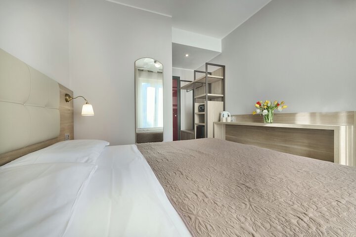 Room 11 of 54