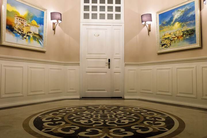 Ballroom/Hall 29 of 34