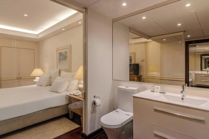 Room 27 of 63