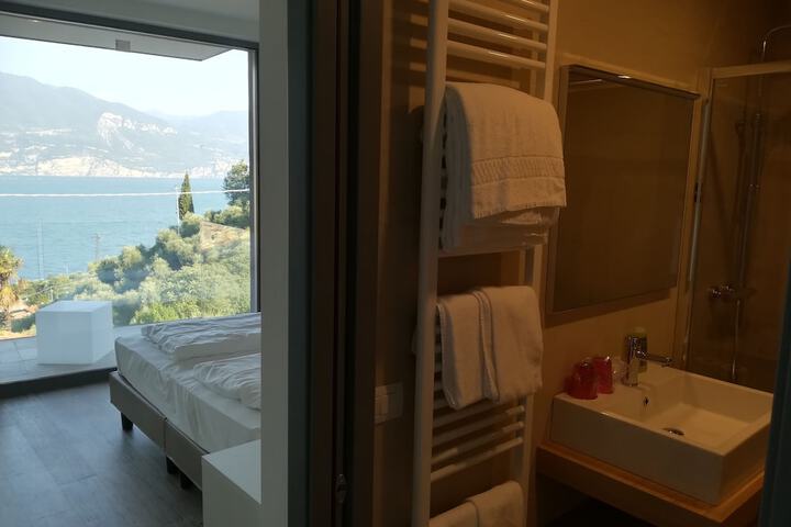 Room 50 of 81