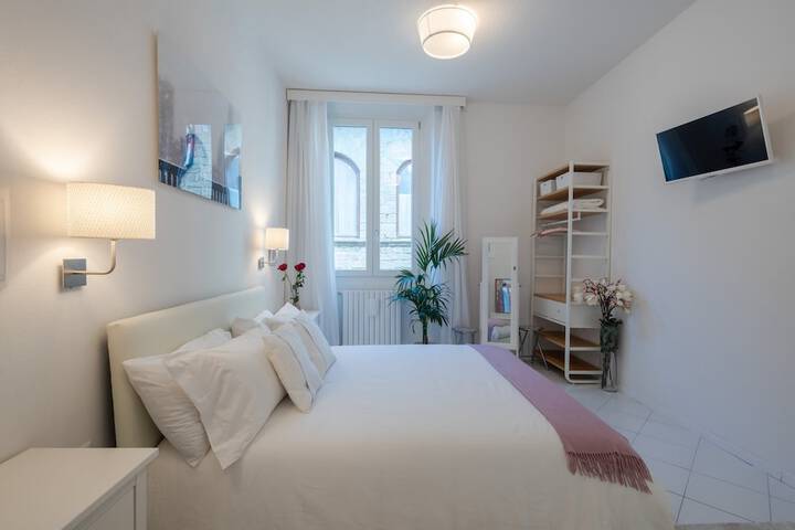 Room 12 of 21
